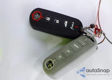 2019 Toyota Yaris Le z USA, uszkodzony, nr VIN 3MYDLBYV3KY520708